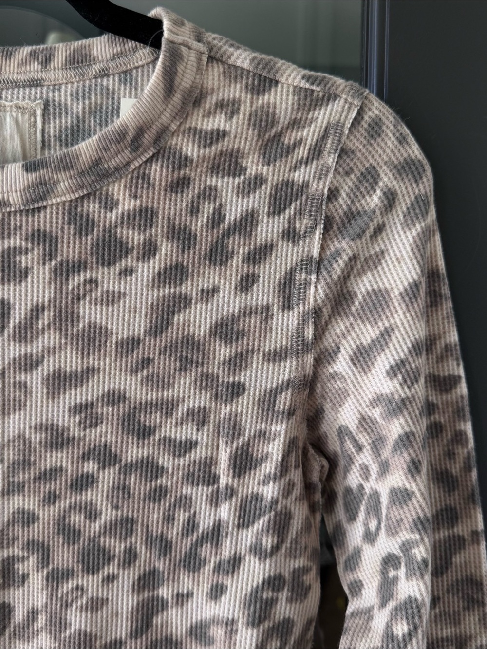 Aerie Essential Crew Leopard-Print Layering Longsleeve T-shirt Cozy Cotton-blend - Picture 3 of 9